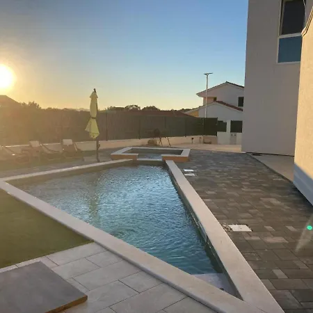 Beautiful Silente With Pool, Whirpool And Sa 빌라 *