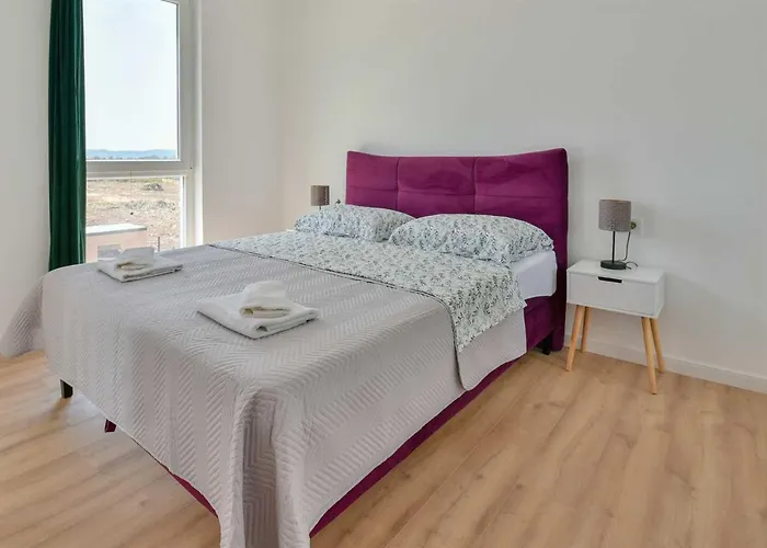 Beautiful Silente With Pool, Whirpool And Sa Villa