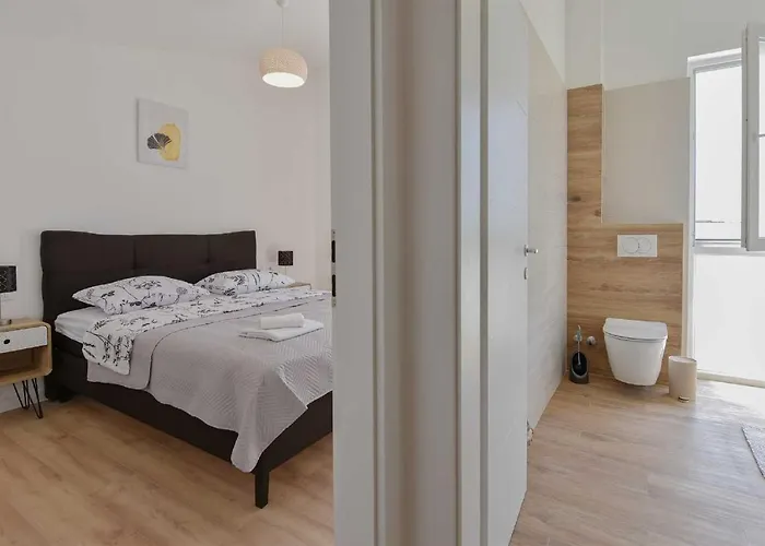Beautiful Silente With Pool, Whirpool And Sa Villa