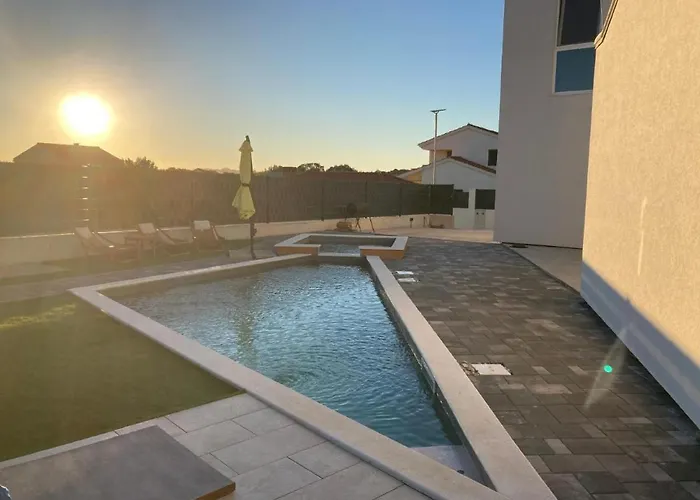 Beautiful Silente With Pool, Whirpool And Sa Villa *