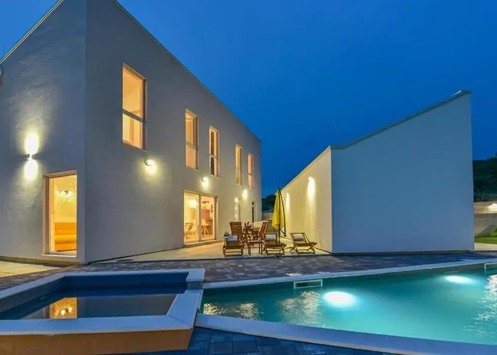 Beautiful Silente With Pool, Whirpool And Sa *