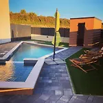 Villa Beautiful Silente With Pool, Whirpool And Sa Sukošan