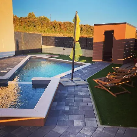 Villa Beautiful Silente With Pool, Whirpool And Sa Sukošan