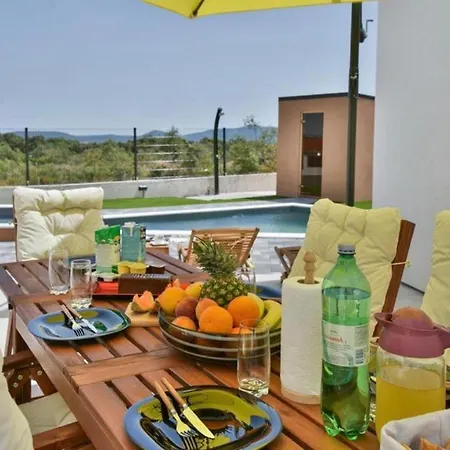 Beautiful Silente With Pool, Whirpool And Sa Villa