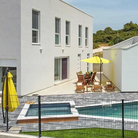 Beautiful Silente With Pool, Whirpool And Sa Sukošan