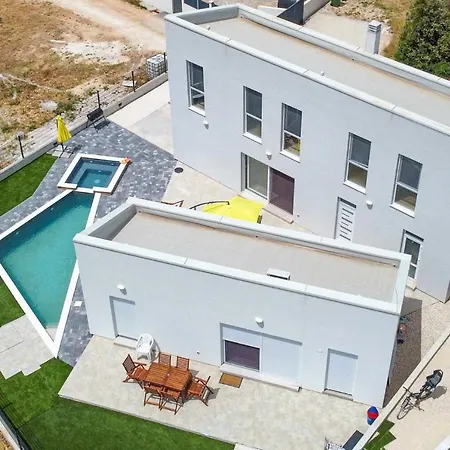 Beautiful Silente With Pool, Whirpool And Sa Sukošan