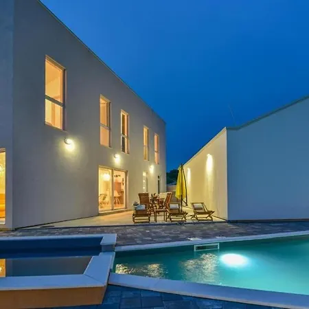 Beautiful Silente With Pool, Whirpool And Sa *